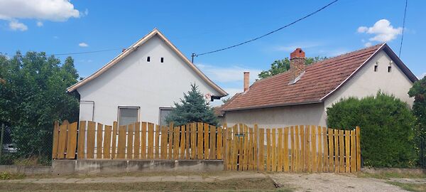 Eladó ház Pázmánd