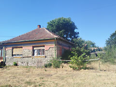 Eladó ház Újszász