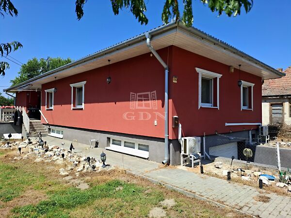 Eladó ház Szigetújfalu