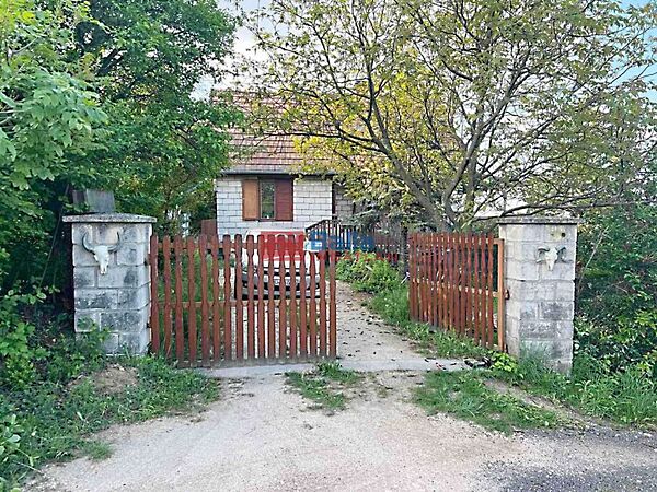 Eladó ház Sóskút