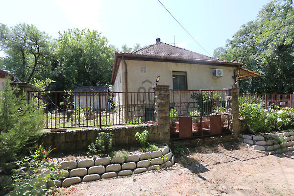 Eladó ház Pócsmegyer