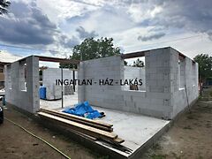 Eladó ház Csörög