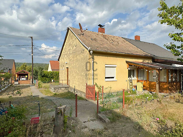 Eladó ház Uzsa