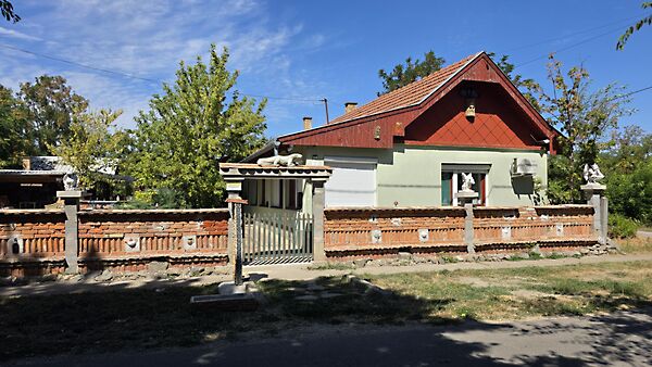 Eladó ház Zsáka