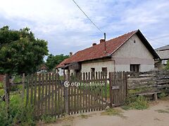 Eladó ház Téglás