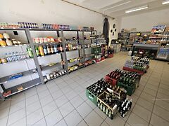 Eladó üzleti Tata