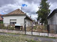 Eladó ház Naszály