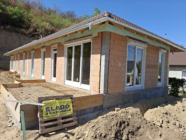 Eladó ház Mende